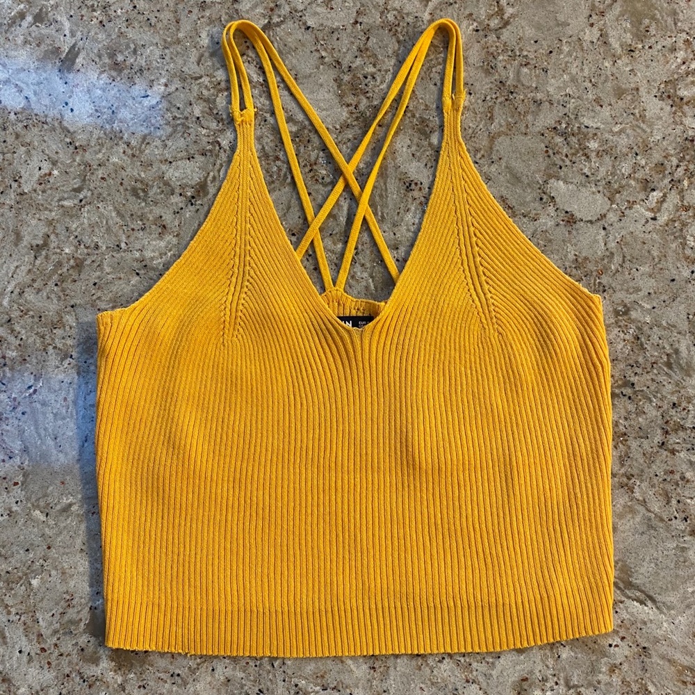 Yellow ribbed tank
